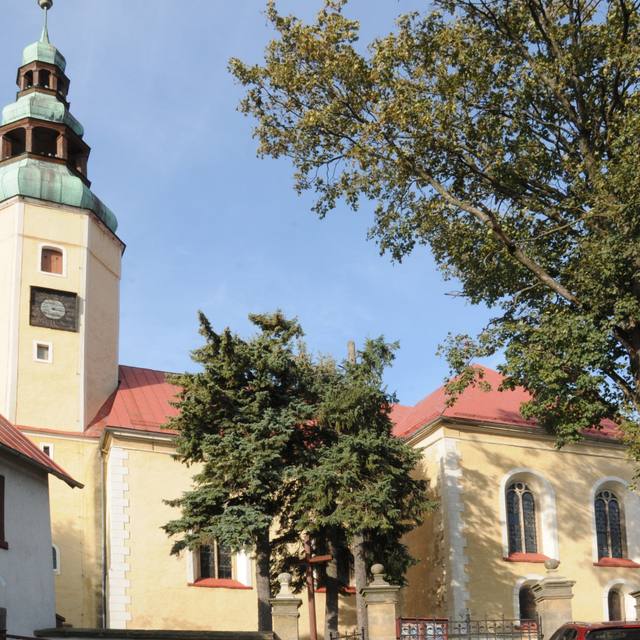 Kościół – Parafia Świętego Mikołaja, Chmieleń