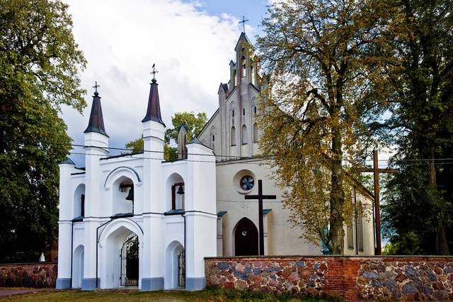 Kościół – Parafia Św. Antoniego Padewskiego, Huszlew