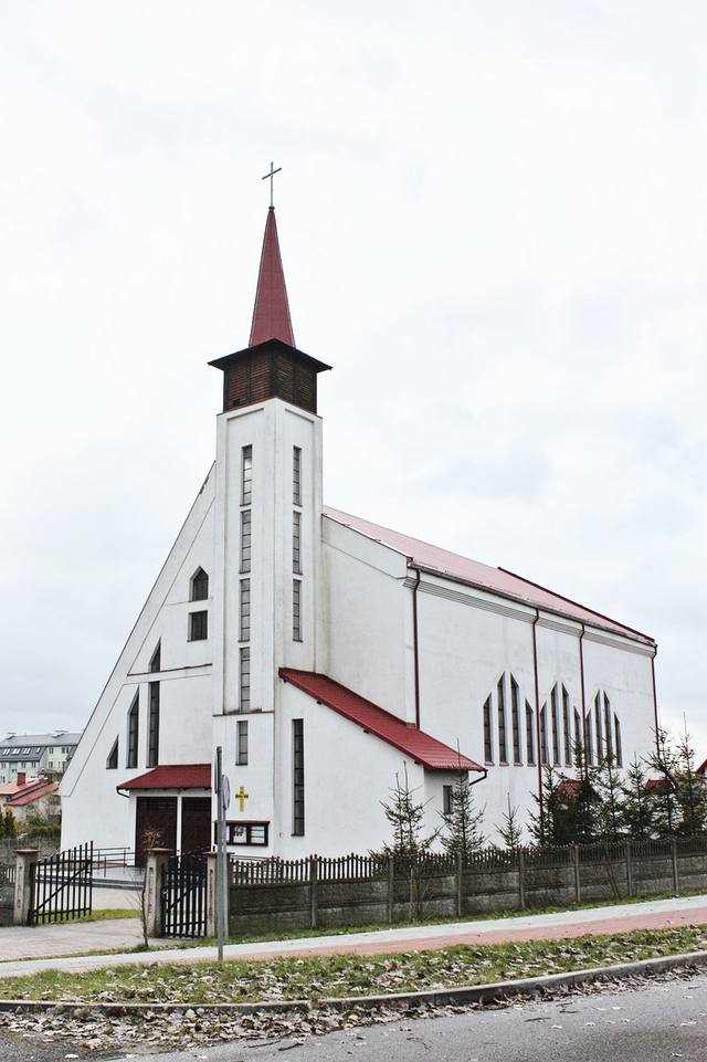 Kościół – Parafia Matki Bożej Królowej Polski, Człuchów