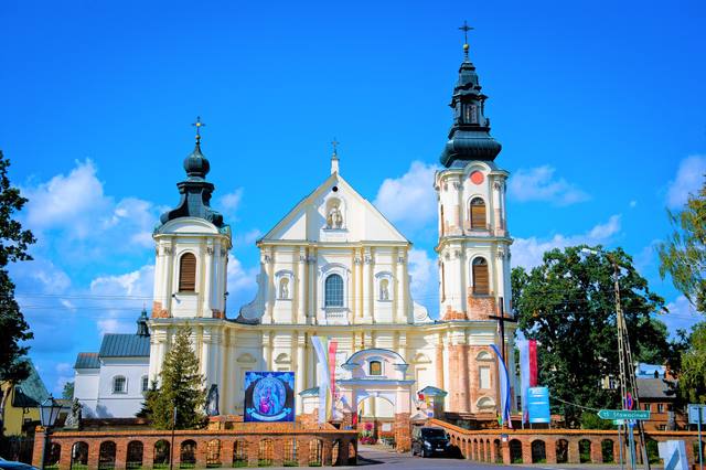 Kościół – Parafia Narodzenia NMP i św. Apostołów Piotra i Pawła Sanktuarium Maryjne, Bazylika Mniejsza, Leśna Podlaska