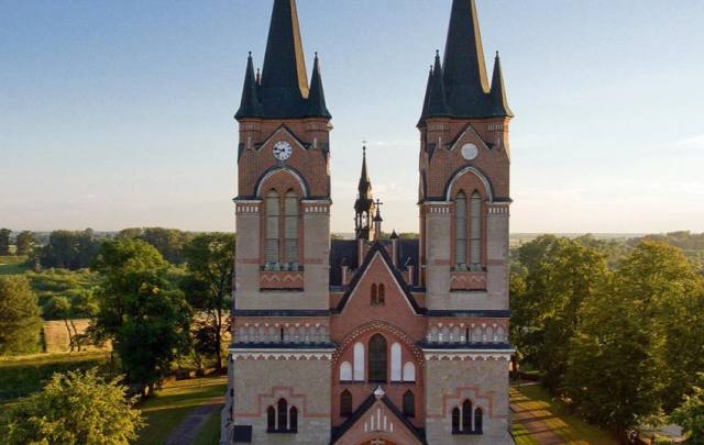 Kościół – Parafia Świętych Apostołów Piotra i Pawła, Otfinów