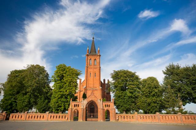Kościół – Parafia Świętego Stanisława Biskupa i Męczennika, Pobikry