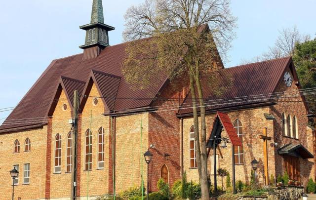 Kościół – Parafia Matki Bożej Bolesnej, Chotowa