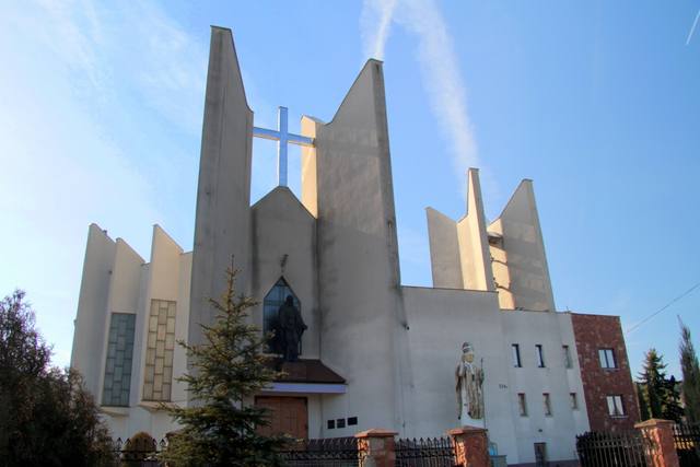 Kościół – Parafia NMP Królowej Polski, Starachowice