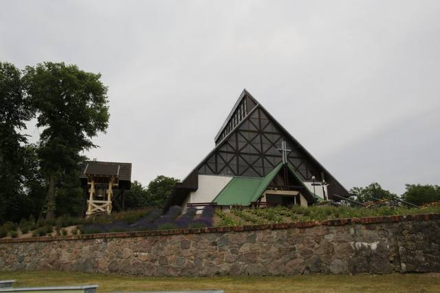 Kościół – Parafia Matki Bożej Królowej Pokoju, Siekierki