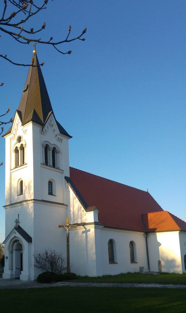 Kościół – Parafia Najświętszej Maryi Panny Królowej Polski, Borowa