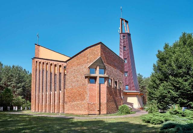 Kościół – Parafia Św. Apostołów Piotra i Pawła, Krzaki