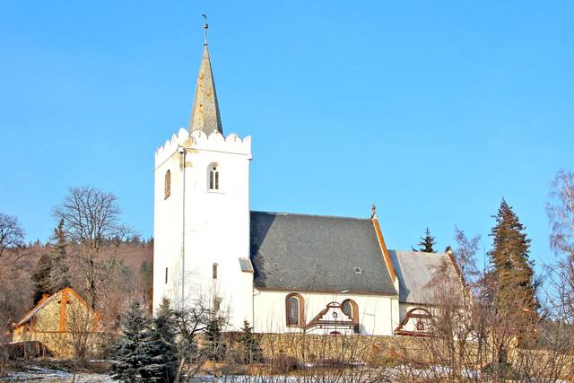 Kościół – Parafia Narodzenia Najświętszej Maryi Panny, Kiełczyn
