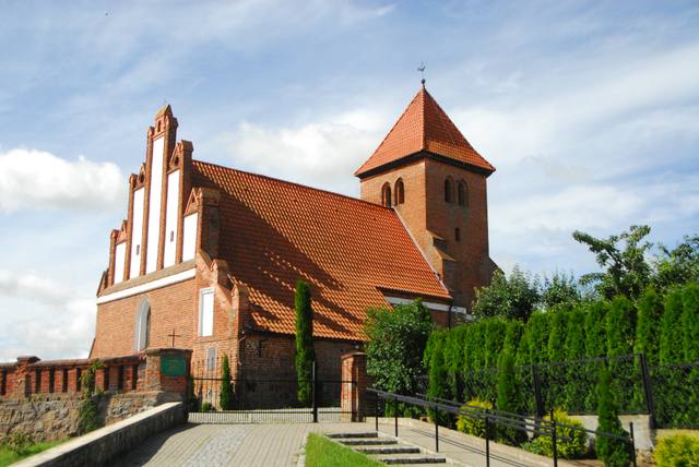 Kościół – Parafia Podwyższenia Krzyża Świętego, Bobowo