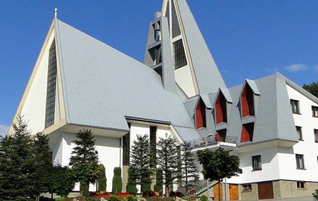 Kościół – Parafia Najświętszej Maryi Panny Królowej, Gródek nad Dunajcem