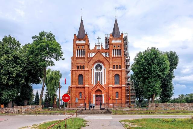 Kościół – Parafia Św. Stanisława Biskupa i Męczennika, Dąbrowa Wielka