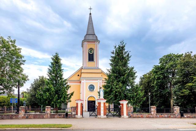 Kościół – Parafia Matki Boskiej Różańcowej, Miastkowo