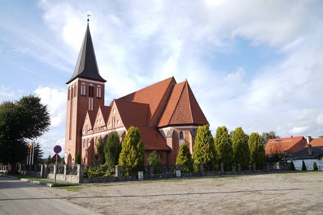 Kościół – Parafia Świętych Apostołów Piotra i Pawła, Łęczyce
