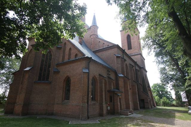 Kościół – Parafia Trójcy Przenajświętszej i Narodzenia Najświętszej Maryi Panny, Trzeszczany