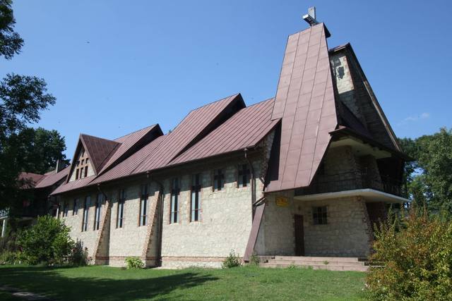 Kościół – Parafia Świętego Brata Alberta, Przewodów