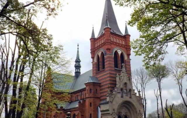 Kościół – Parafia Świętych Apostołów Piotra i Pawła, Poręba Radlna