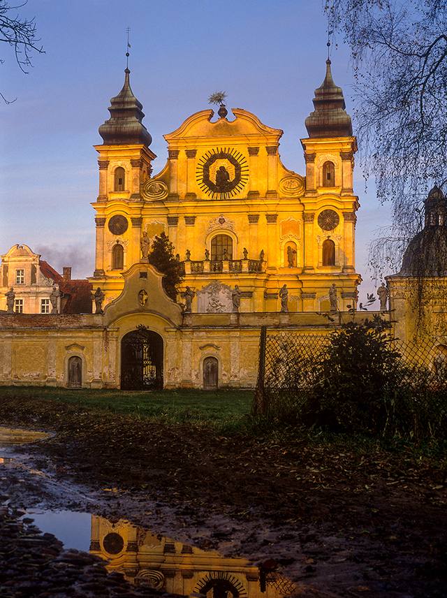 Kościół – Parafia Nawiedzenia Najświętszej Maryi Panny, Krosno