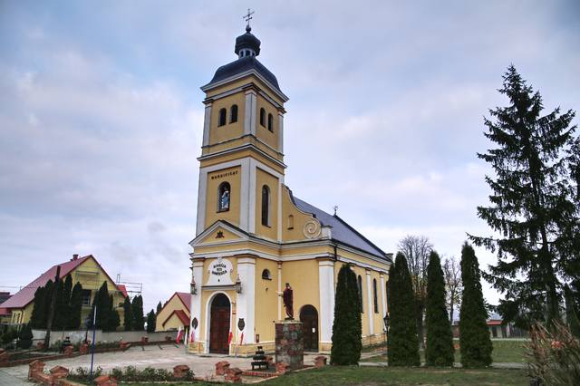 Kościół – Parafia NMP Wspomożycielki Wiernych, Szamocin