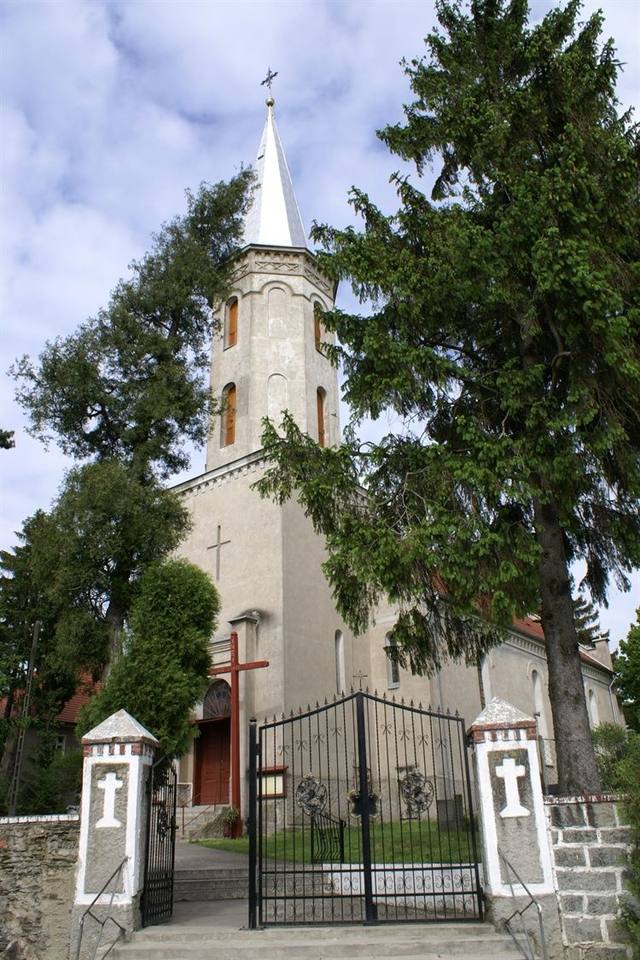 Kościół – Parafia Św. Marcina, Ujazd Górny