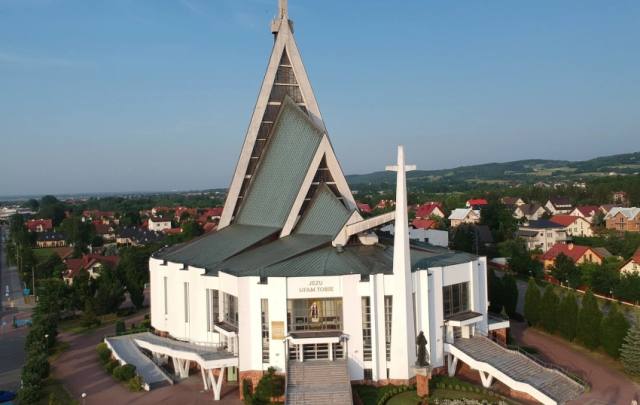 Kościół – Parafia Miłosierdzia Bożego, Dębica