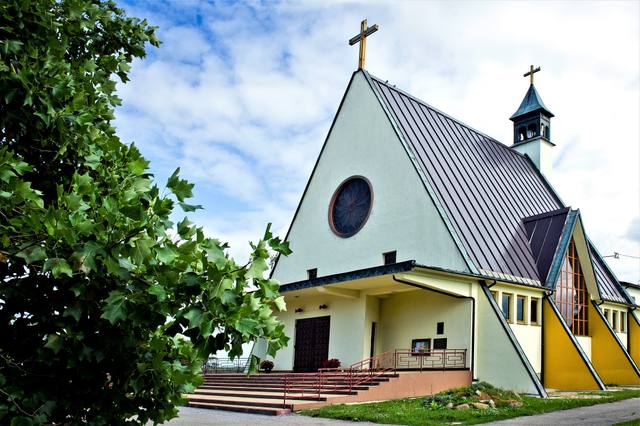 Kościół – Parafia Św. Apostołów Szymona i Tadeusza, Brzostówka