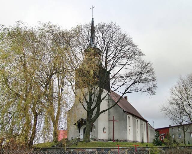 Kościół – Parafia Świętego Michała Archanioła, Tuchomie