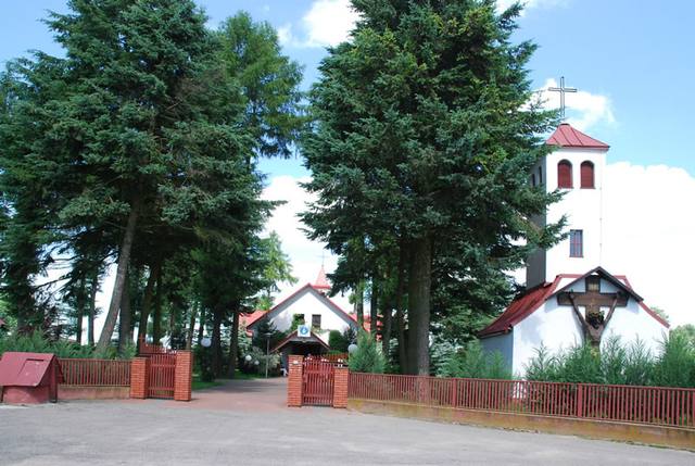 Kościół – Parafia Św. Józefa Rzemieślnika i św. Faustyny, Łubianka