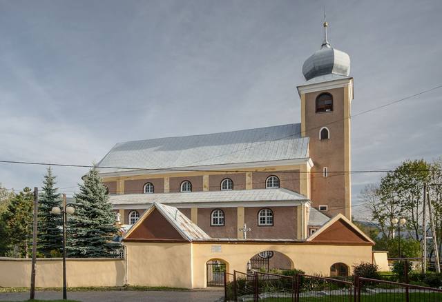 Kościół – Parafia Matki Bożej Królowej Polski i św. Maternusa, Stronie Śląskie
