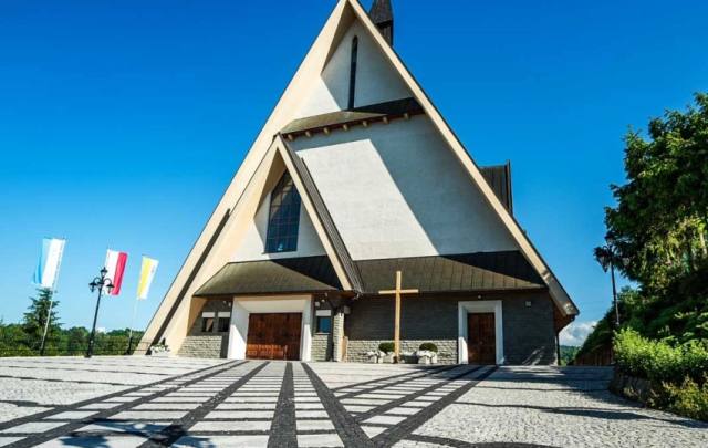 Kościół – Parafia Matki Bożej Nieustającej Pomocy, Piątkowa
