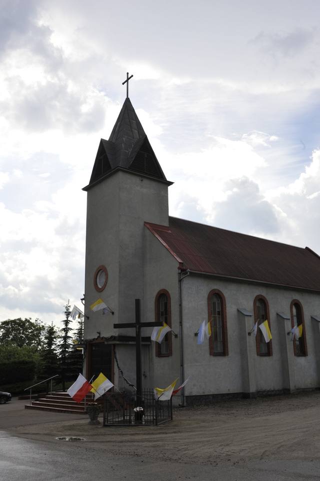 Kościół – Parafia Świętego Józefa Oblubieńca Najświętszej Maryi Panny, Kamień Krajeński