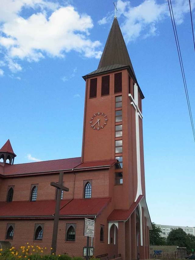 Kościół – Parafia Św. Faustyny, Wrocław-Biskupin