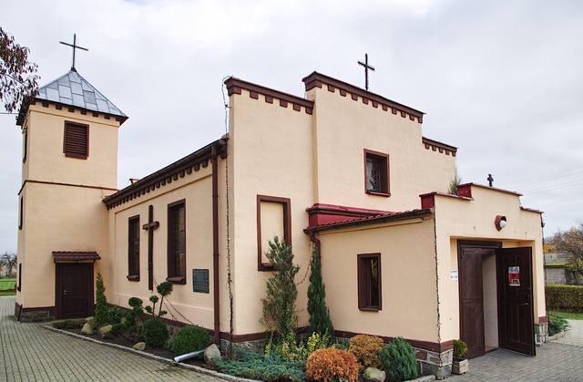 Kościół – Parafia Św. Andrzeja Boboli, Kamienica