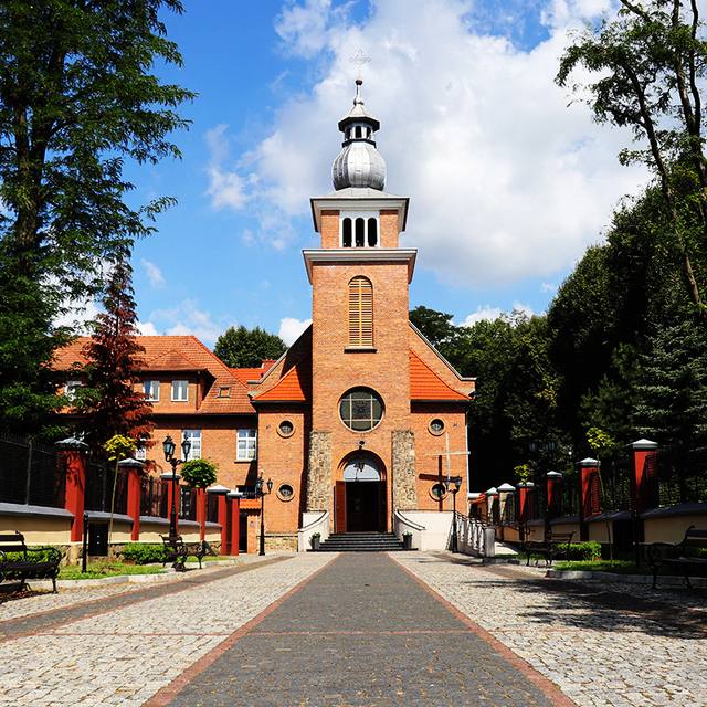 Kościół – Parafia Najświętszego Serca Pana Jezusa, Stadniki