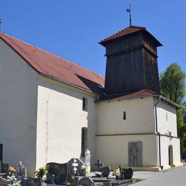 Kościół – Parafia Świętego Łukasza Ewangelisty, Ruja