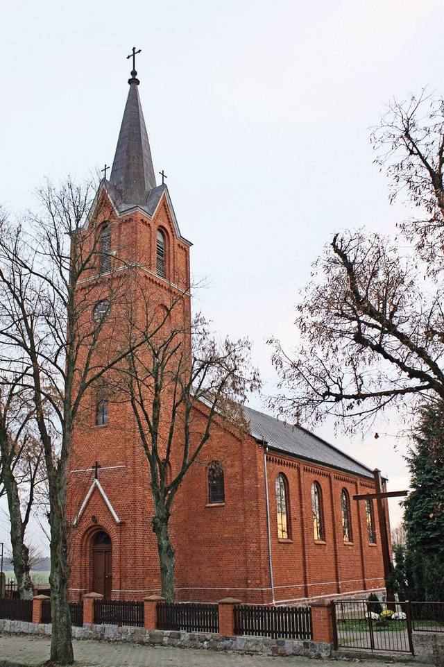 Kościół – Parafia Najświętszego Serca Pana Jezusa, Brusy