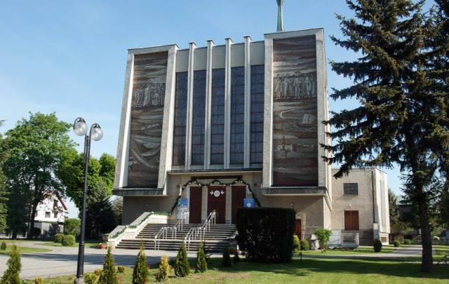 Kościół – Parafia Matki Bożej Nieustającej Pomocy, Niedomice