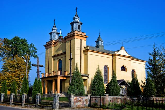 Kościół – Parafia Narodzenia NMP, Hołubla