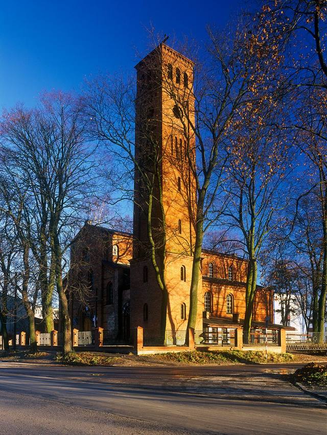 Kościół – Parafia Błogosławionej Karoliny Kózkówny, Biskupiec