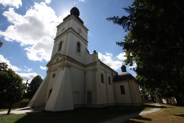 Kościół – Parafia Narodzenia Najświętszej Maryi Panny, Narol