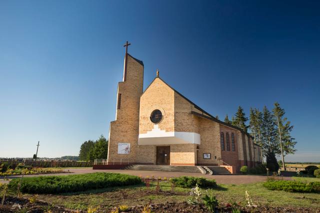 Kościół – Parafia Matki Bożej Królowej Świata, Szmurły