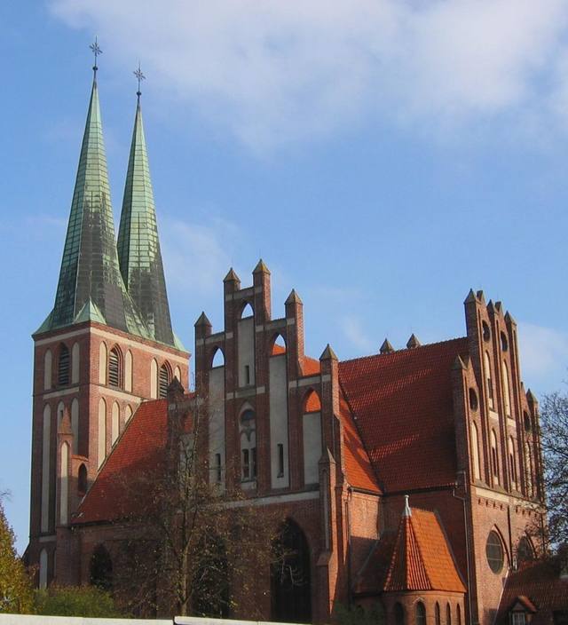 Kościół – Parafia Rzymskokatolicka Parafia Wojskowo-Cywilna Świętych Archaniołów Michała, Gabriela i Rafała, Olsztyn