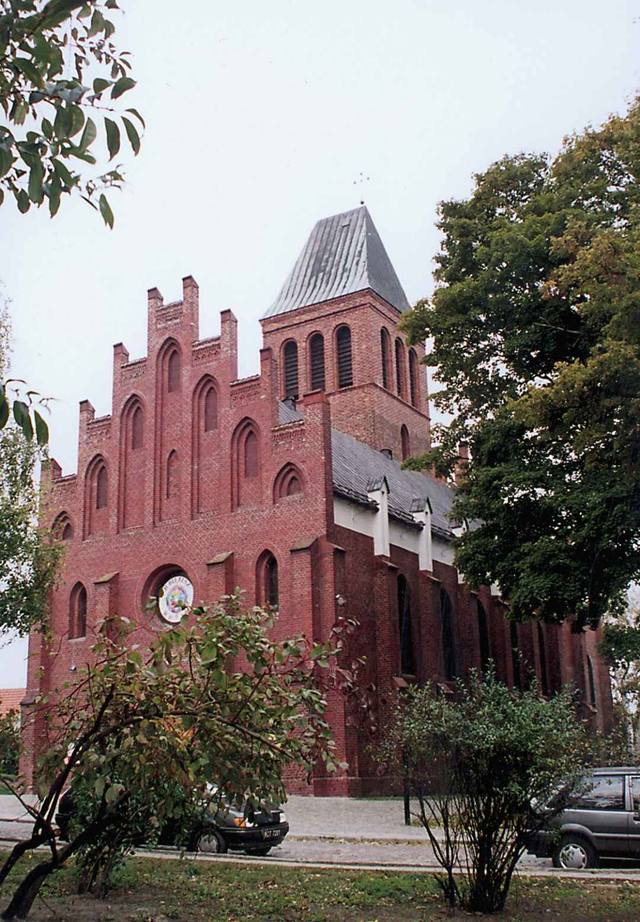 Kościół – Parafia Świętych Apostołów Piotra i Pawła, Trzebnica
