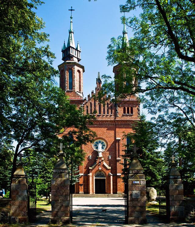 Kościół – Parafia Św. Apostołów Andrzeja i Bartłomieja, Osieck