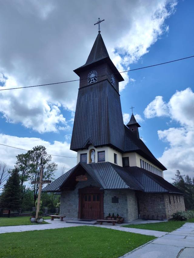 Kościół – Parafia Św. Andrzeja Boboli, Rogoźnik