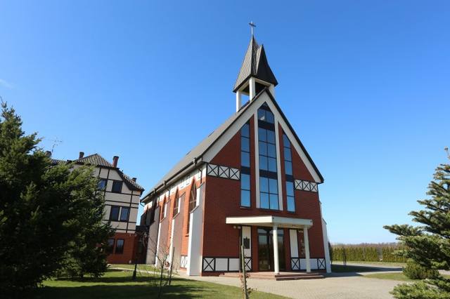 Kościół – Parafia Najświętszej Maryi Panny Królowej Polski, Łukęcin