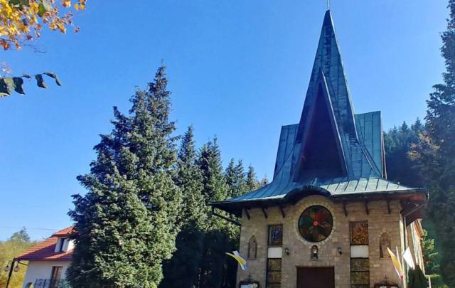 Kościół – Parafia Najświętszego Serca Pana Jezusa, Żmiąca