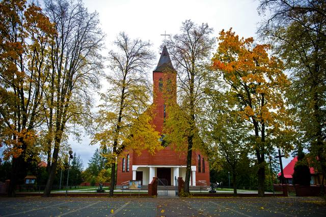 Kościół – Parafia Św. Andrzeja Boboli, Gąsiory