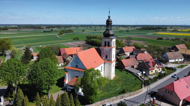 Kościół – Parafia Św. Michała Archanioła, Chomiąża