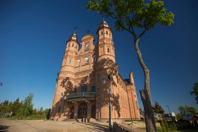 Kościół – Parafia Świętego Stanisława Biskupa i Męczennika, Sarnaki