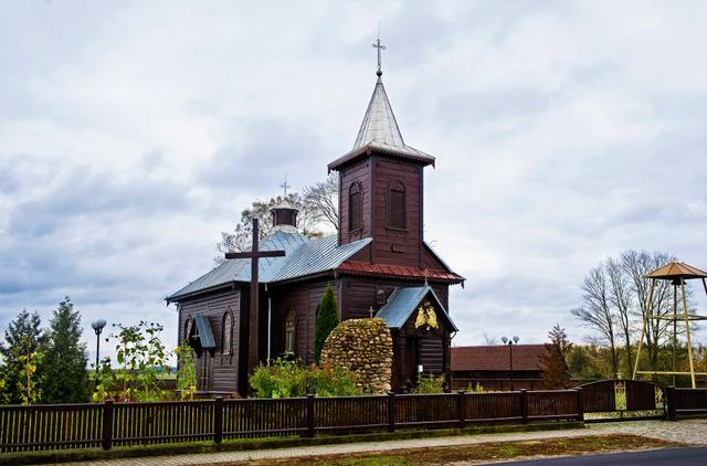 Kościół – Parafia Trójcy Świętej, Połoski